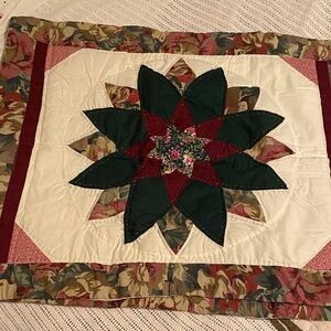 Set of 2 quilted shams Floral Patchwork Quilt - Green, Red, Cream